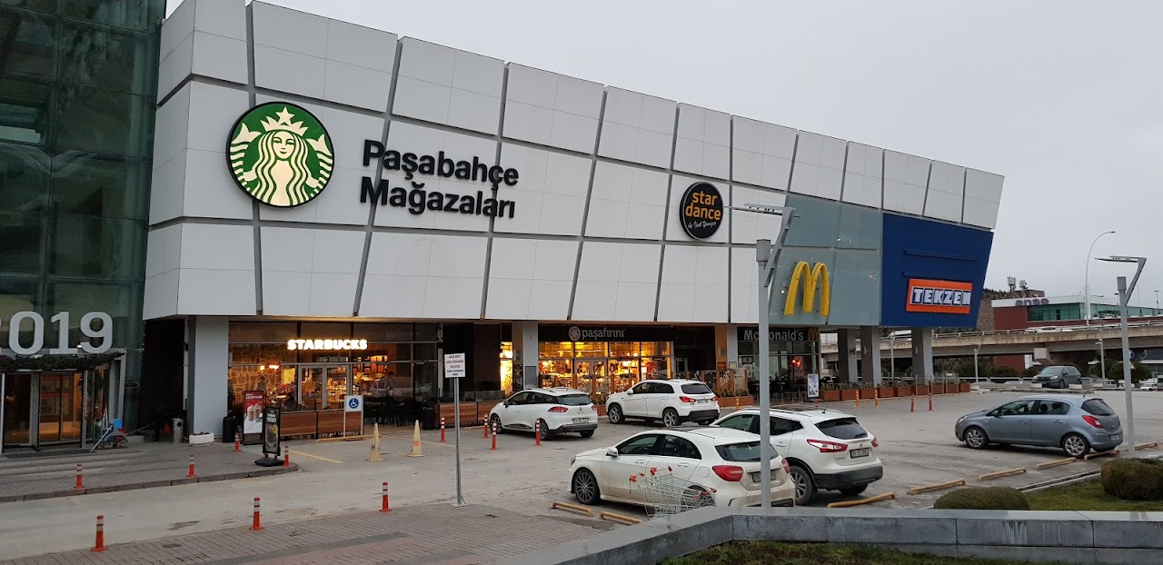 Bu güzel günde, Antares AVM'de vatandaşlarımızla bir araya geldik.  Vatandaşlarımızın, gençlerimizin, çocuklarımızın ilgisi ve sevgisiyle  karşılaştık. Sevmek, sevilmek çok güzel. Keçiören'e de sevgi çok yakışıyor…, image size:1280x622