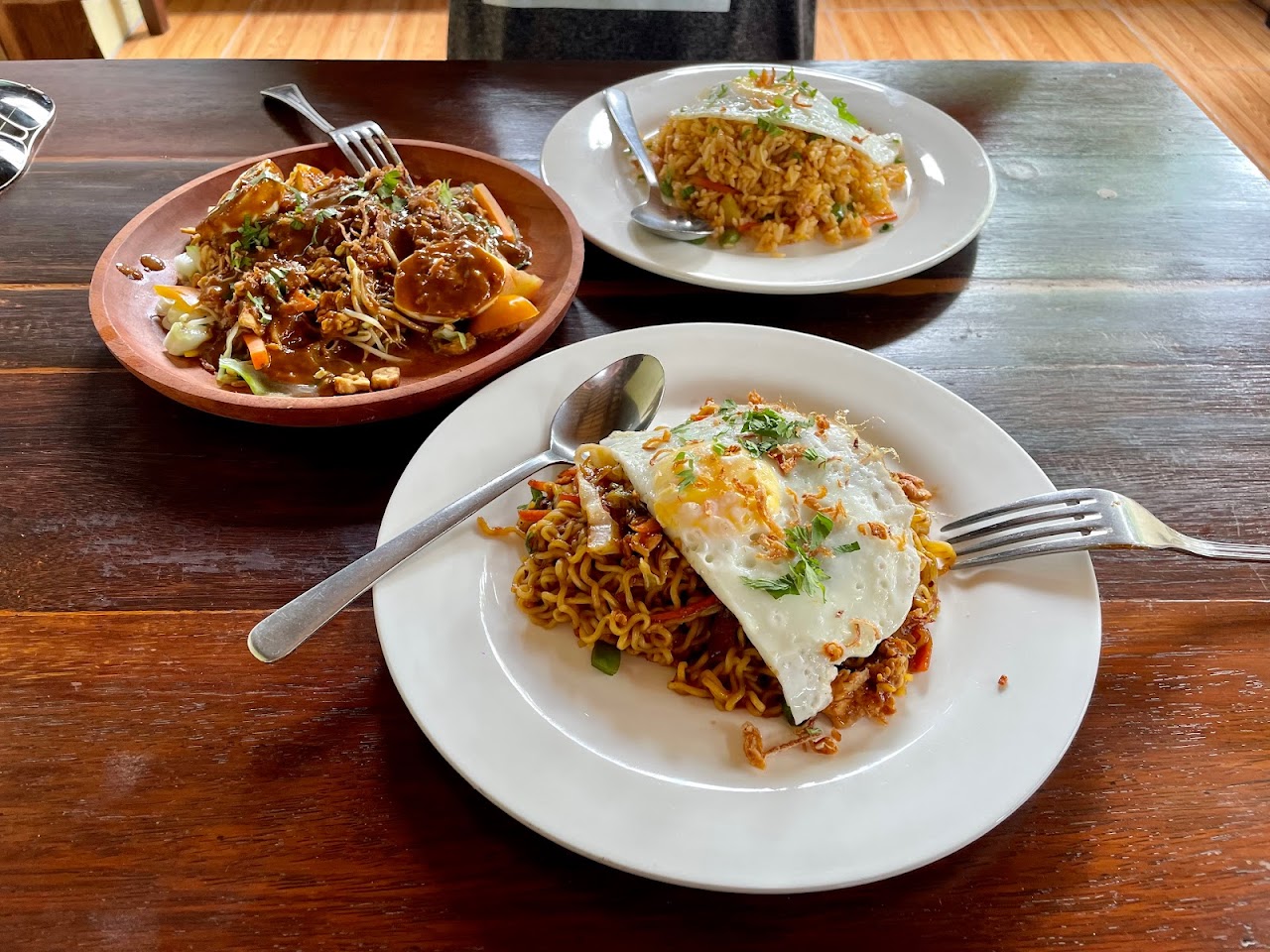 Menu Indonesia di atas meja