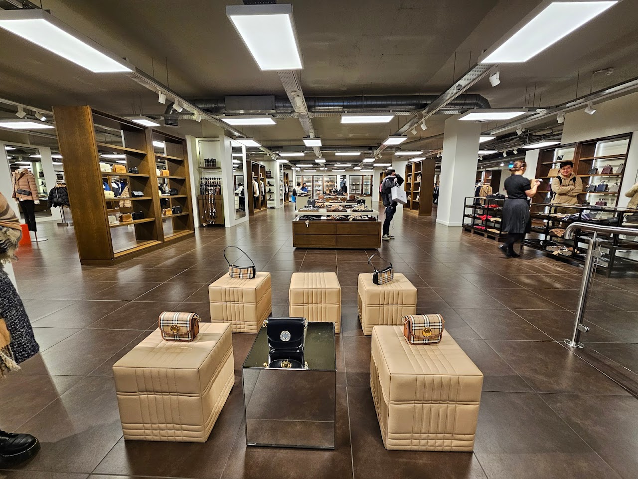 burberry outlet 29-31 chatham pl london e9 6lp